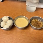 ラーメン荘 地球規模で考えろ ソラ - 左から(うずら(5個) 100円、ガリマヨ 100円、脂マシ)