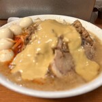 ラーメン荘 地球規模で考えろ ソラ - 小ラーメン(00㌘) 950円 (うずら(5個) 100円、ガリマヨ 100円、脂マシ)