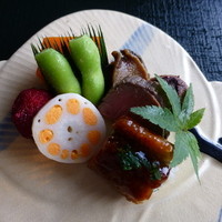 花外楼 大坂城店 - 厚焼玉子、枝豆、山桃ローストビーフ　等