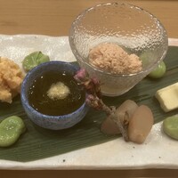 和牛溶岩焼 空雅 - 前菜:明太ポテトサラダ、もずく酢、鯛真子、うど、チーズの西京漬