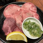 焼肉 肉ます - 