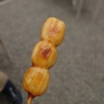 宝登山神社売店 - 焼けてないようでしっかり焼けてます