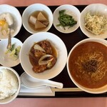 中国飯店 - 酢豚＆担々麺＆杏仁豆腐ランチ