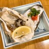 地鶏串焼き 大衆酒場 薩摩 - 殻付生牡蠣ポン酢 1個