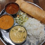 TOKYO BHAVAN - 日替わりカレー3種（1200円）