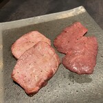 295946419 - 