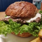 CHILLAX BURGERS&WINE - チリビーンズバーガー