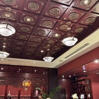 萬珍樓 本店 - 豪華な作りの店内