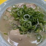 味心 - 塩とんこつ煮たまごラーメン　810円