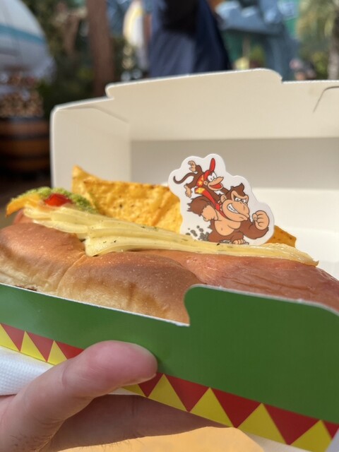 KONGサインのドンキーコングの家横のカート - ユニバーサルシティ/売店