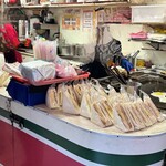 JSP呷尚宝 - 朝はサンドイッチがずらり