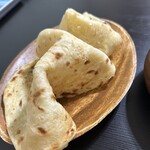 ファミリーケータリン - モチモチ生地のパラタ。