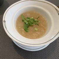 中国飯店 琥珀宮 - 干貝柱と蕪のすり流しスープ