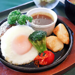 満濃ヒルズカントリークラブ - 手ごねビーフハンバーグ＆目玉焼き