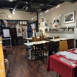 祖父江料理店 - その店内の雰囲気。この雑然としたのが私は好きだ。