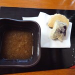 気灯庵 - 茄子と新玉ねぎからスタートの天ぷらはこの次のアスパラともうひとつを撮りそこなった