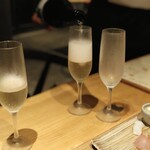 さしみのとったり - ワイルドネイチャースプマンテ4000円（税抜）