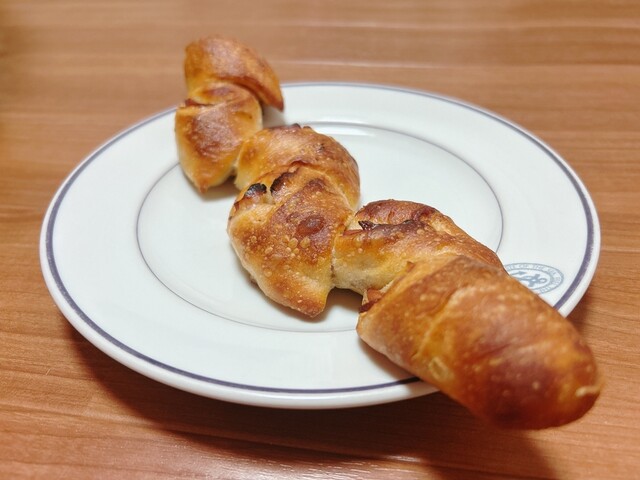 Girafe mimi - 黒松（パン）の写真