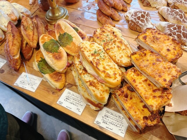 Girafe mimi - 黒松（パン）の写真