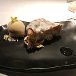 フロリレージュ - カマンベールのクリームを詰めたシュー　蜂蜜のグラス