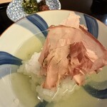 山玄茶 - 鮒鮨茶漬け、カツオ節をかけて