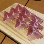 チーズ & ワイン みんなのイタリアン - お通しの生ハム