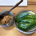 アンプオキナワ - パリパリピーマン＆自然栽培コールラビ 特製大葉肉味噌