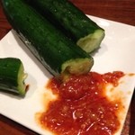 肉山 - きゅうり大好き！