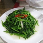 鼎泰豊   - ほうれん草の炒め、この日はビールは飲みませんでしたがいきなりビールが恋しい一品に出会ってしまいました。 
            