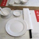 鼎泰豊   - 店内は台湾の本店よりむしろ立派で精錬された感じがしました