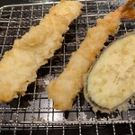 博多天ぷらたかお サウスウッド横浜店 - エビ、ナス、イカ。美味しそうですねぇ。