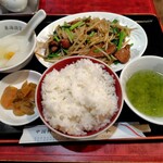 東海酒家 - 豚レバーとニラ・モヤシの炒め　900円