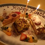 イル・ボッカローネ - メッセージプレート(栗のモンブラン、ピスタチオのモンブラン、苺のミルフィーユ)
      