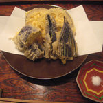 蕎麦 案山子 - ランチ：天付蕎麦の天ぷら盛合わせ（この日は茄子と蓮根）