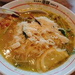 IRUKA - トッピングの「パルメザンチーズ」で表面はチーズで覆われます