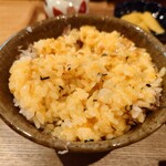 にこみや 岳 - 掻き混ぜて玉子かけごはんを頂戴していく。