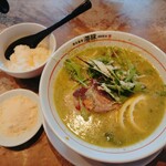 IRUKA - バジルとんこつ (1,000円・税込)