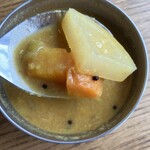 巡るインド - 大根やにんじんなどの野菜