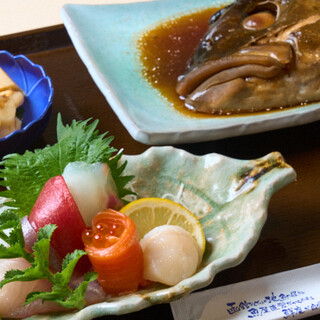 お仕事帰りのサク飲みに◎刺身＆小鉢とお酒のちょい飲みセット