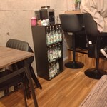 居酒屋 牛すじ屋 - この棚の中にレリーガガさんのボトルもあるはず