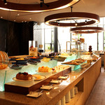 ザ・ループ - 色とりどりのサラダが並びます。