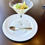 トロワヴー - 白アスパラガスのアミューズ