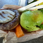 KUA`AINA - アボカド半個、丸のまま。。。