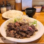 亜茶羅 - 大盛りステーキ(肉300g 1,950円)
サラダ･ライス･味噌汁付き