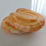 松川屋義永 - 粗品（パイ風パン）