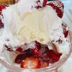 310 IWANUMA-BASE - 20個食べた…穴の中(º ﾛ º๑)まだまだイチゴあるよ~✨️