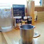 中華そば ひらこ屋 - テーブルの上