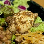 SPICY CURRY 魯珈 - ろかプレート（濃厚牛肉とアスパラガスのカレー ～特製デーツソースを添えて～（限定））・ルー増し・ライス大盛り・るうろう煮玉子・肉ダブル