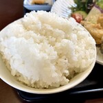 小鮎 - ・ご飯(大) 
阿波市市場町産 ”あきさかり”を使用。
おかわり可能(セルフ)
