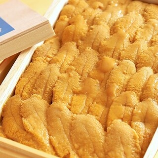 その時季に美味しい北海道産ウニや全国のマグロに舌鼓